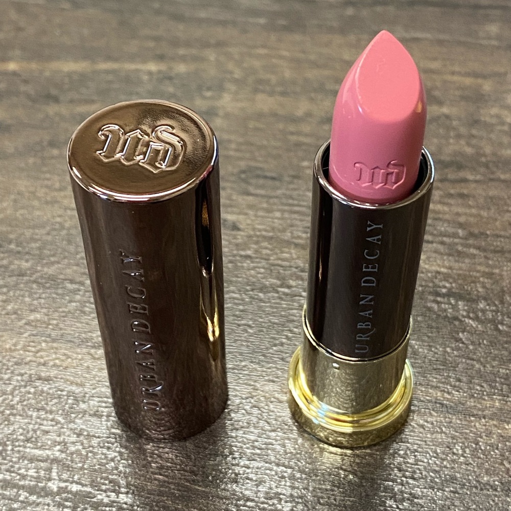 UNOPENED Urban Decay Vice Comfort Matte Lipstick - Heartless *Discontinued Color